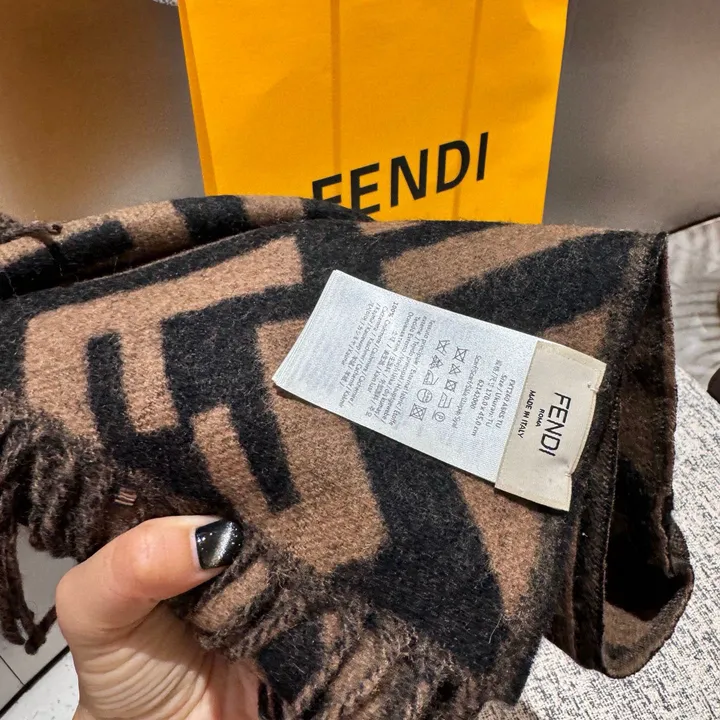 スーパーコピー フェンディ マフラー