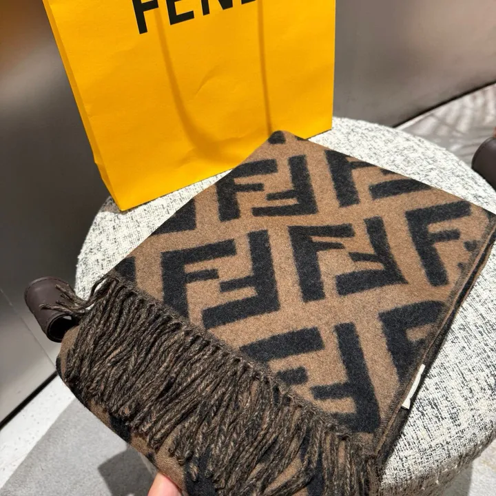 スーパーコピー フェンディ マフラー