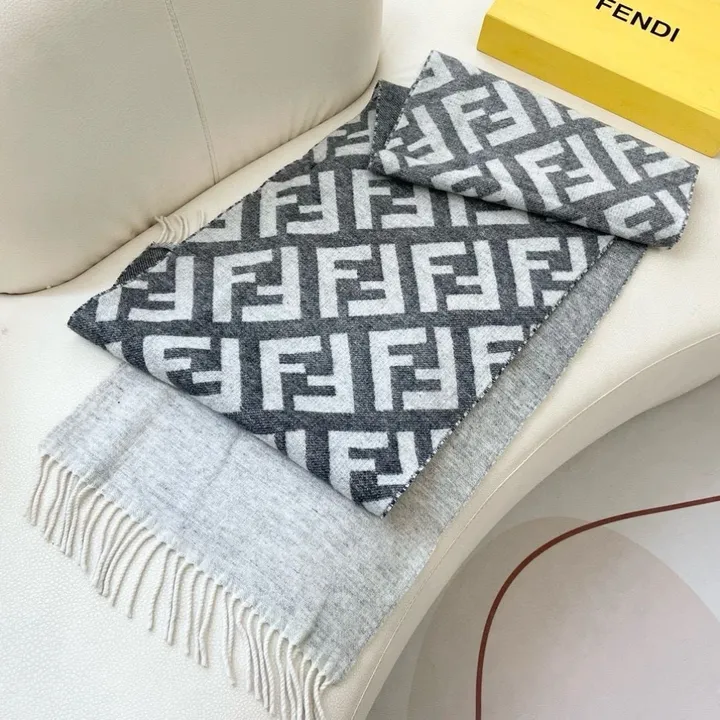 スーパーコピー フェンディ マフラー