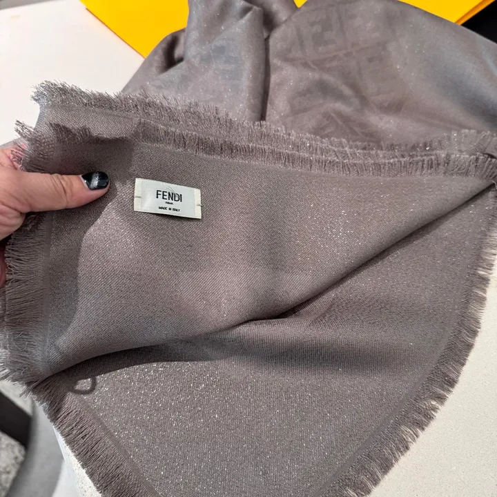 スーパーコピー フェンディ マフラー