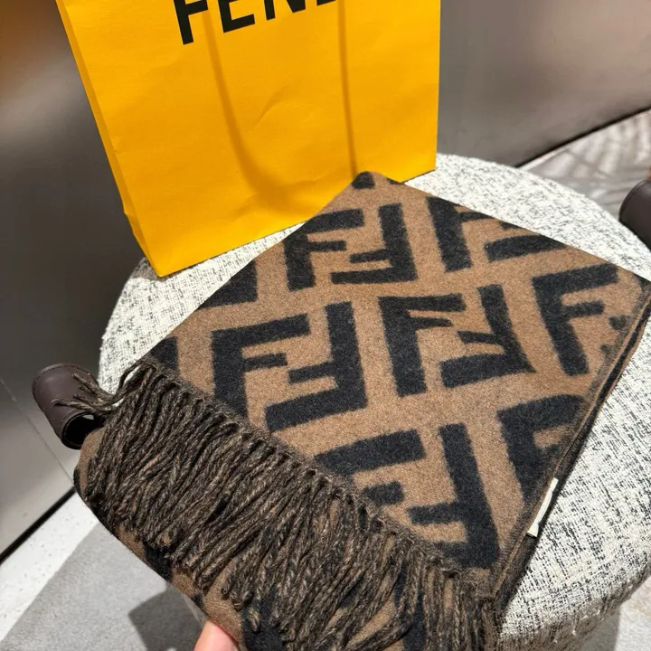 スーパーコピー フェンディ マフラー