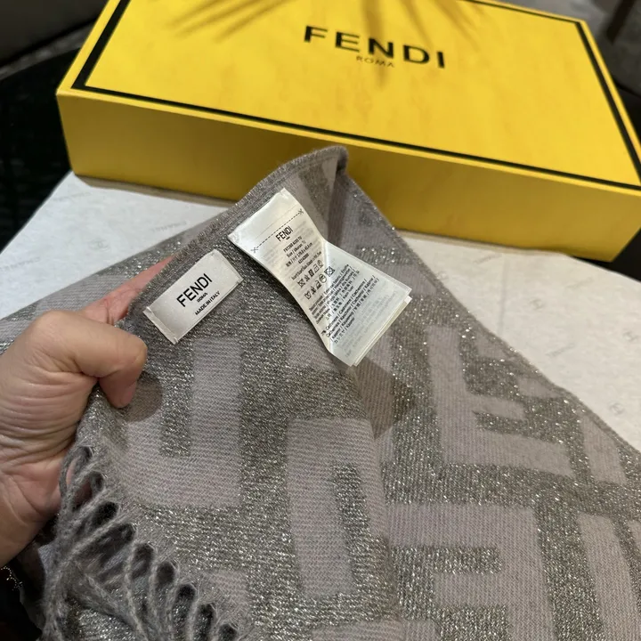 スーパーコピー フェンディ マフラー