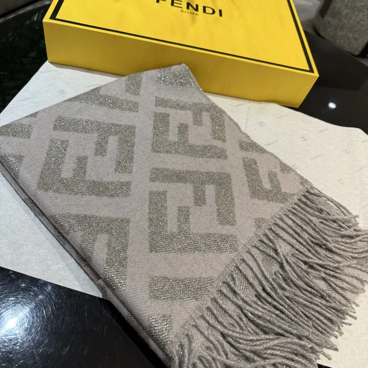 スーパーコピー フェンディ マフラー