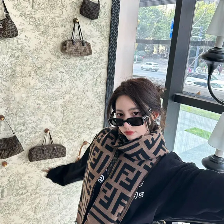 スーパーコピー フェンディ マフラー