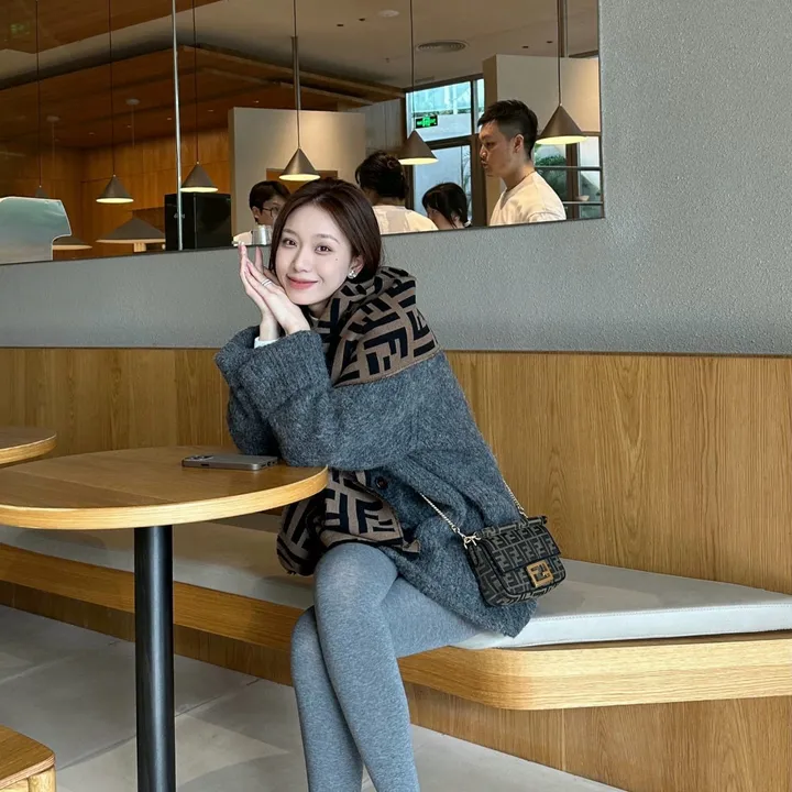 スーパーコピー フェンディ マフラー