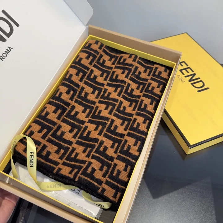 スーパーコピー フェンディ マフラー