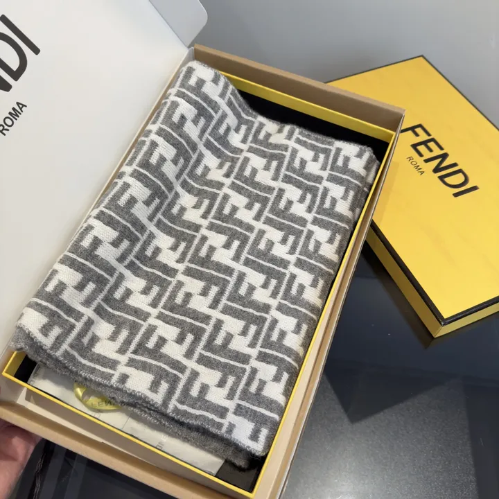 スーパーコピー フェンディ マフラー