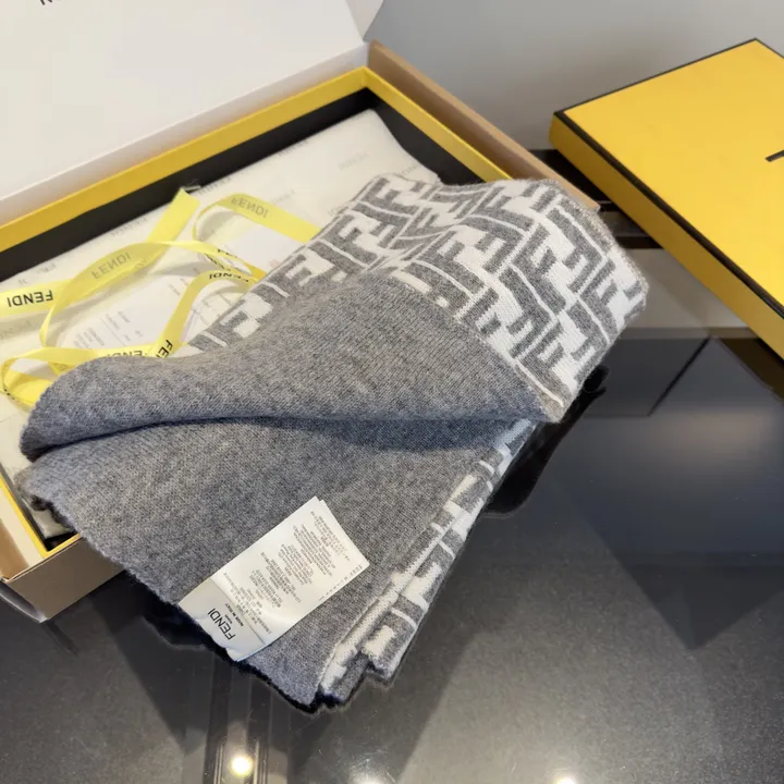 スーパーコピー フェンディ マフラー