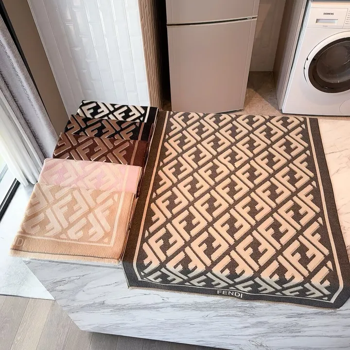 スーパーコピー フェンディ マフラー