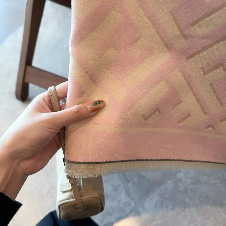 スーパーコピー フェンディ マフラー