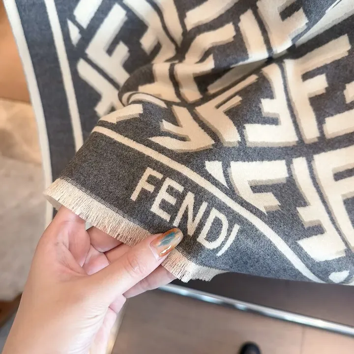 スーパーコピー フェンディ マフラー