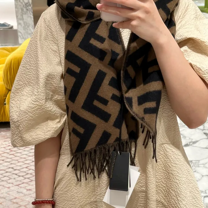 スーパーコピー フェンディ マフラー