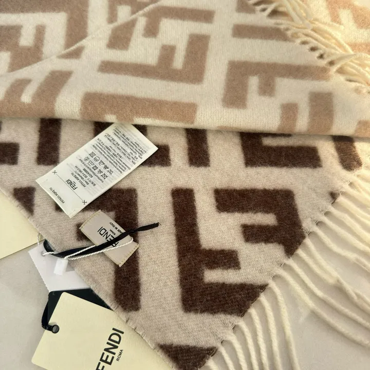 スーパーコピー フェンディ マフラー