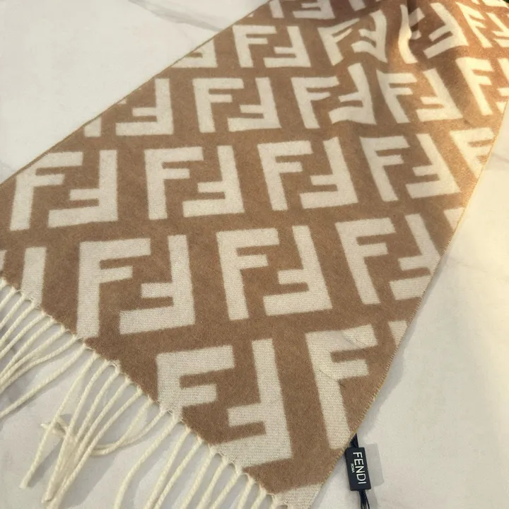 スーパーコピー フェンディ マフラー