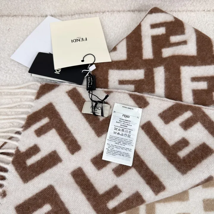 スーパーコピー フェンディ マフラー