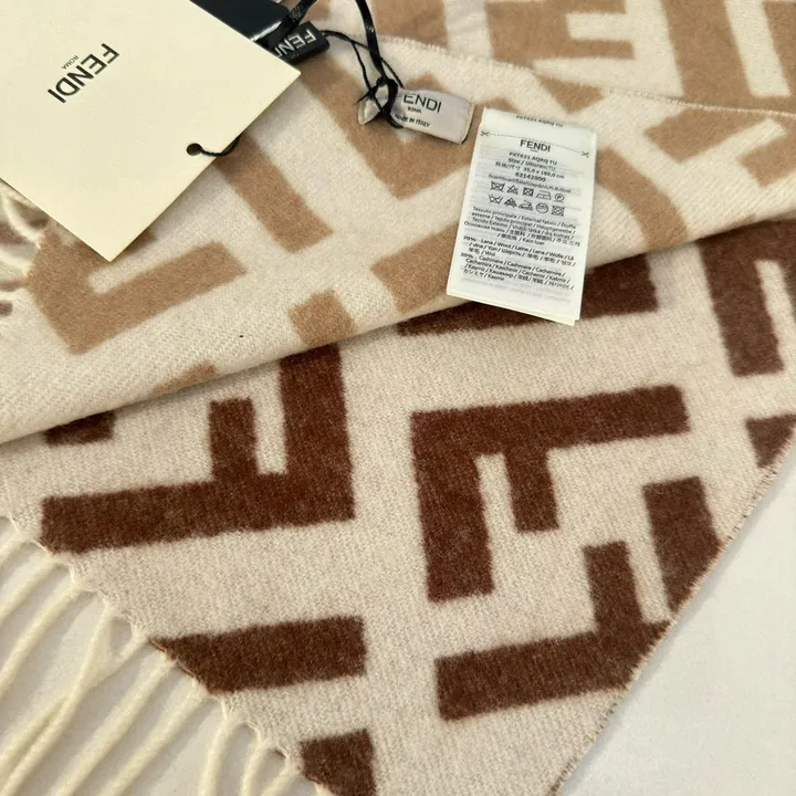 スーパーコピー フェンディ マフラー