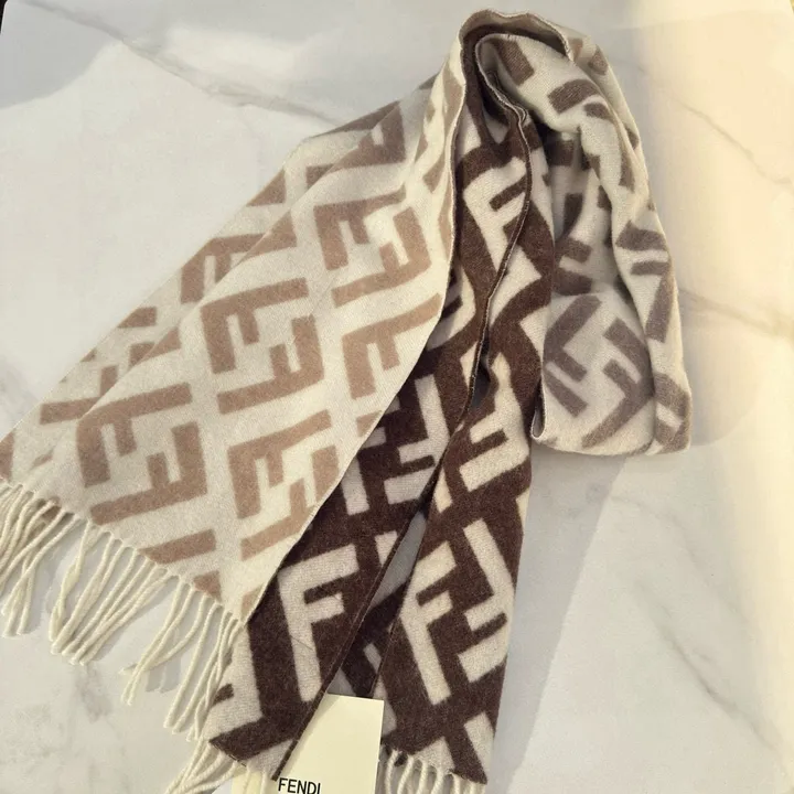 スーパーコピー フェンディ マフラー