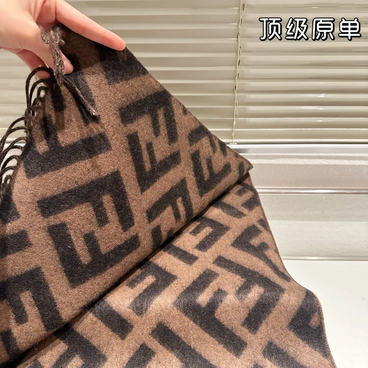 スーパーコピー フェンディ マフラー