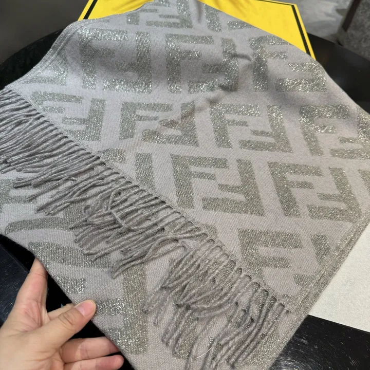 スーパーコピー フェンディ マフラー