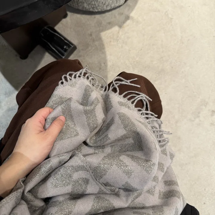 スーパーコピー フェンディ マフラー