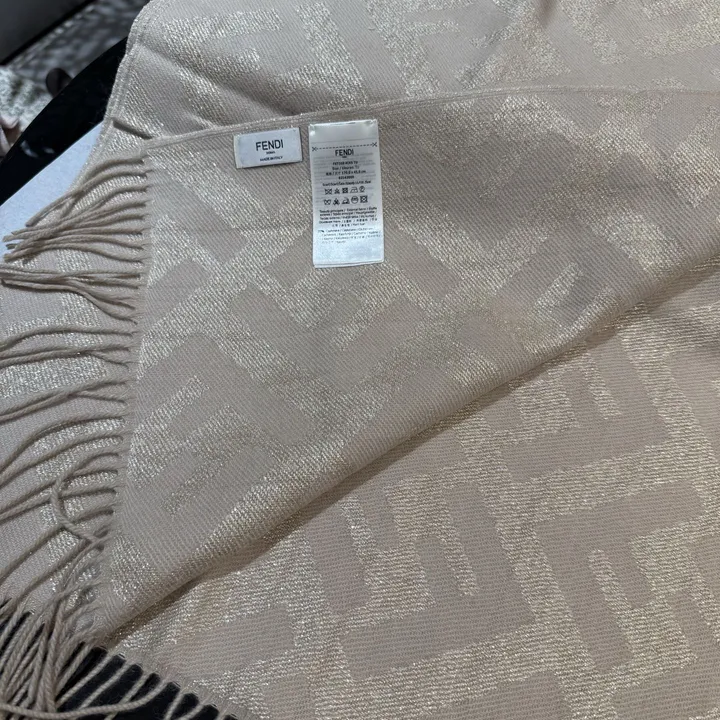 スーパーコピー フェンディ マフラー