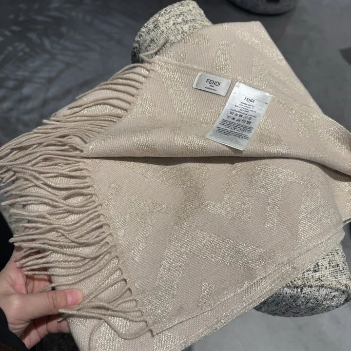 スーパーコピー フェンディ マフラー