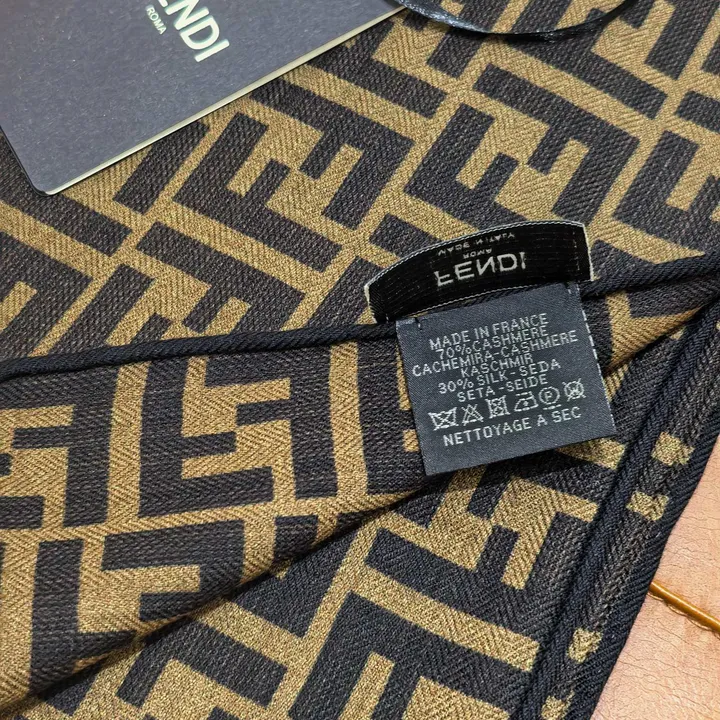 スーパーコピー フェンディ マフラー