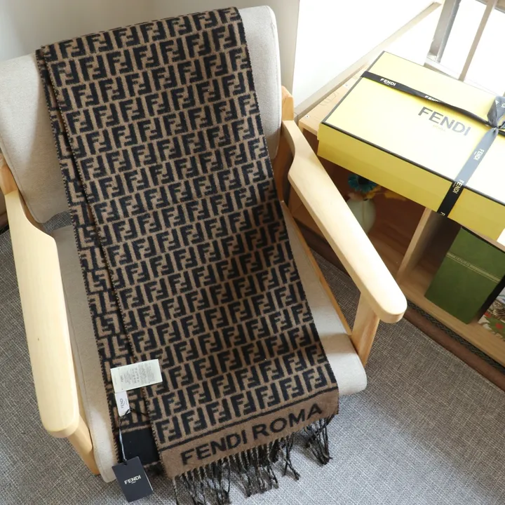 スーパーコピー フェンディ マフラー