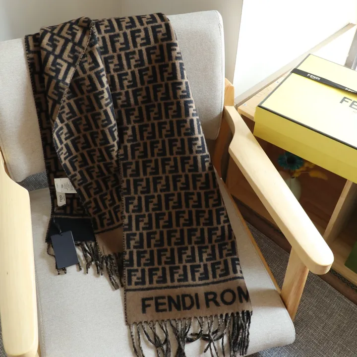 スーパーコピー フェンディ マフラー