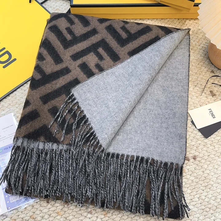 スーパーコピー フェンディ マフラー