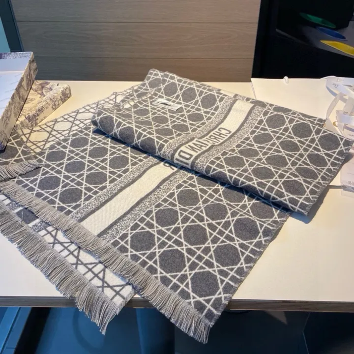 スーパーコピー ディオール マフラー