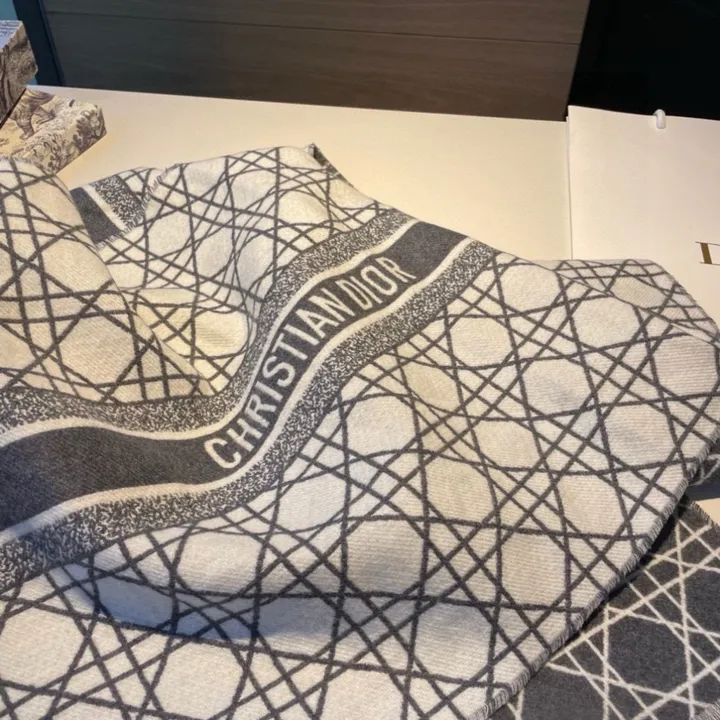 スーパーコピー ディオール マフラー