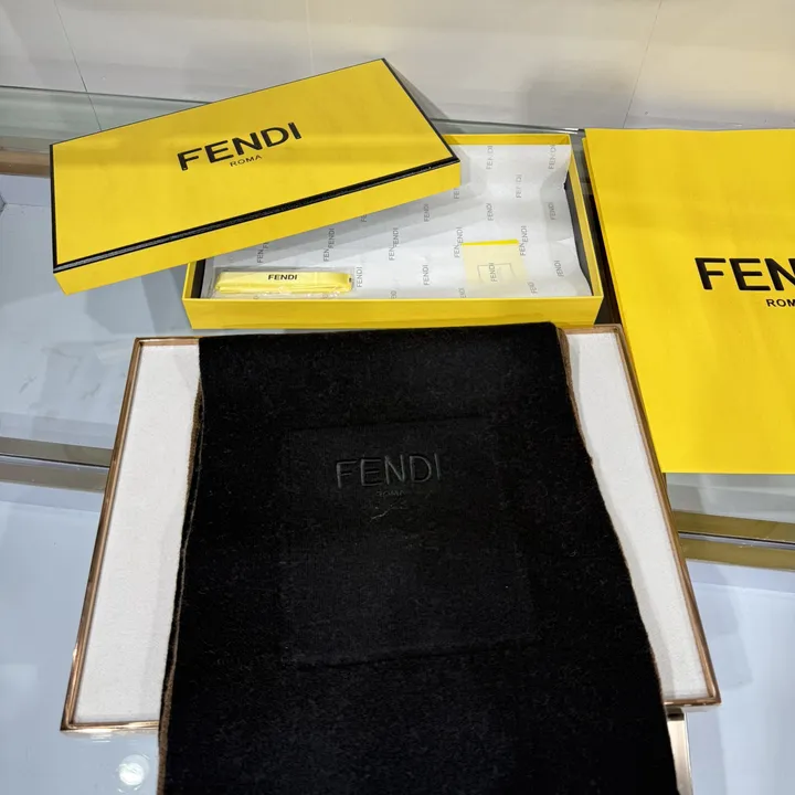 スーパーコピー フェンディ マフラー