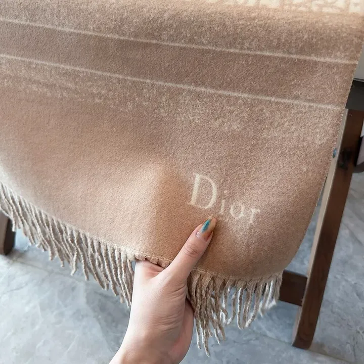 スーパーコピー ディオール マフラー