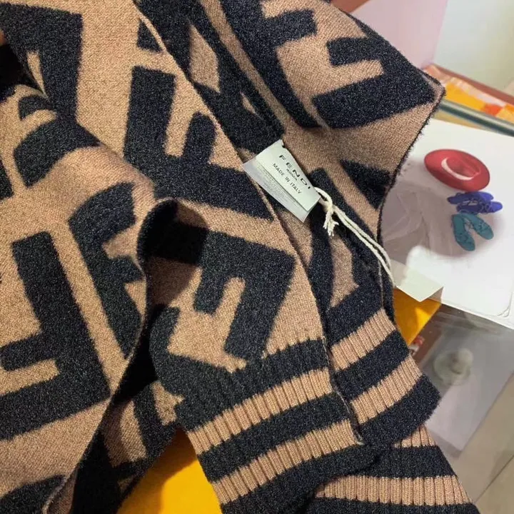 スーパーコピー フェンディ マフラー