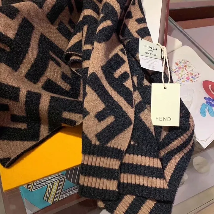 スーパーコピー フェンディ マフラー