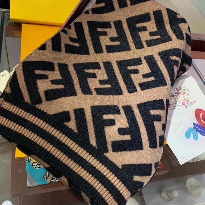 スーパーコピー フェンディ マフラー