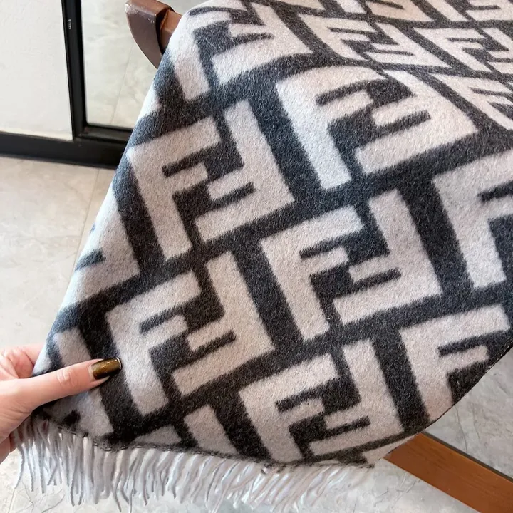 スーパーコピー フェンディ マフラー