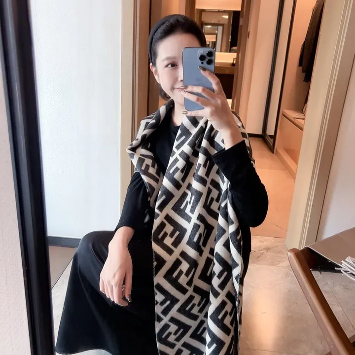 スーパーコピー フェンディ マフラー