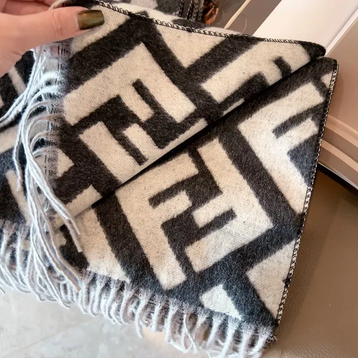 スーパーコピー フェンディ マフラー