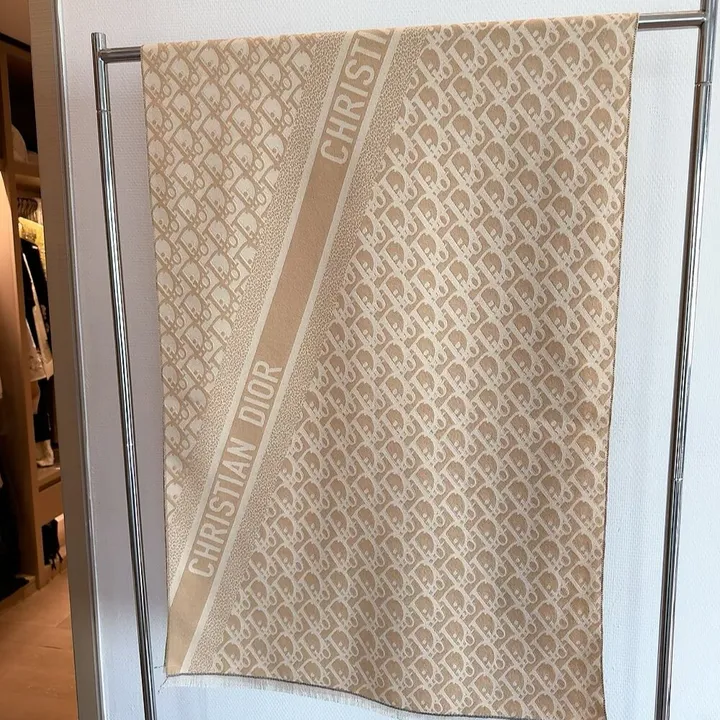 スーパーコピー ディオール マフラー