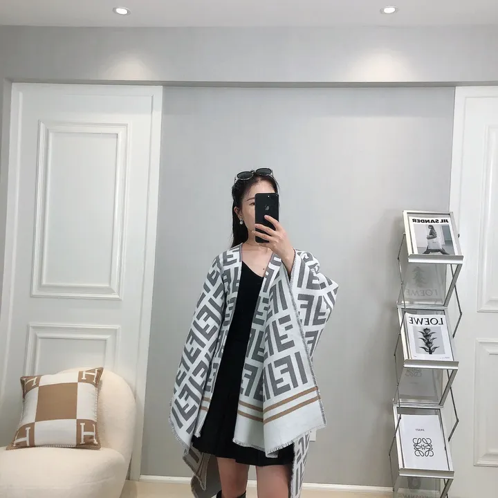 スーパーコピー フェンディ マフラー