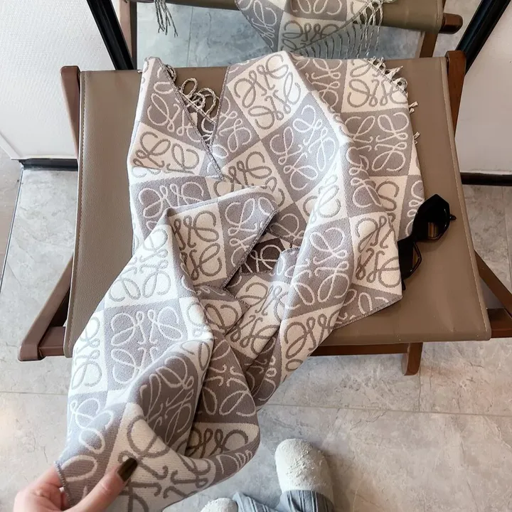 スーパーコピー ロエベ マフラー