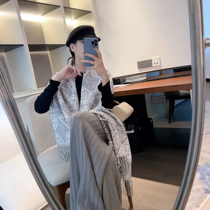 スーパーコピー ロエベ マフラー