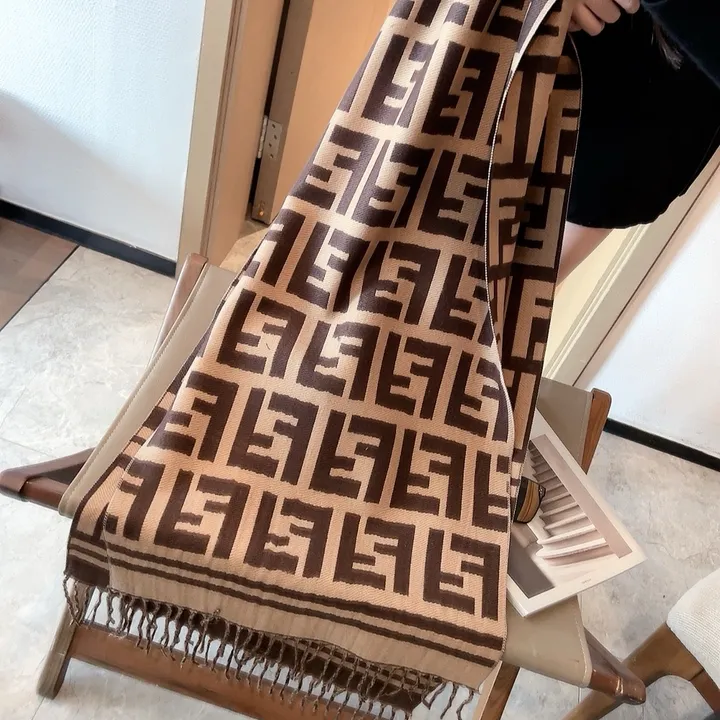 スーパーコピー フェンディ マフラー