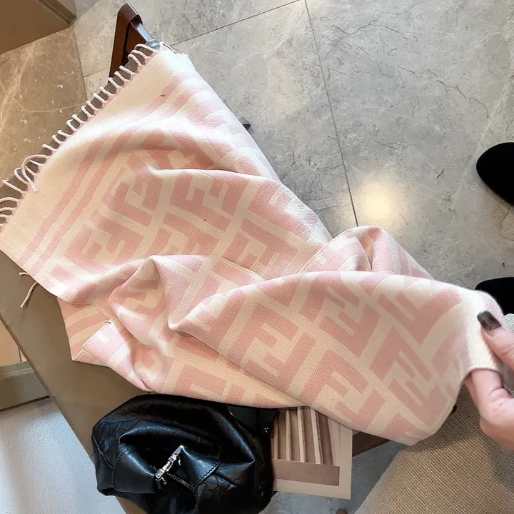 スーパーコピー フェンディ マフラー