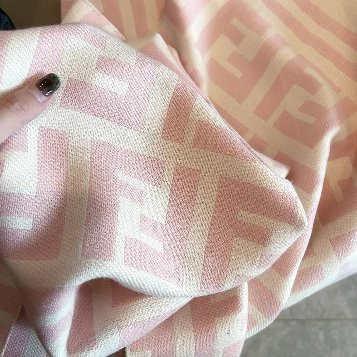 スーパーコピー フェンディ マフラー