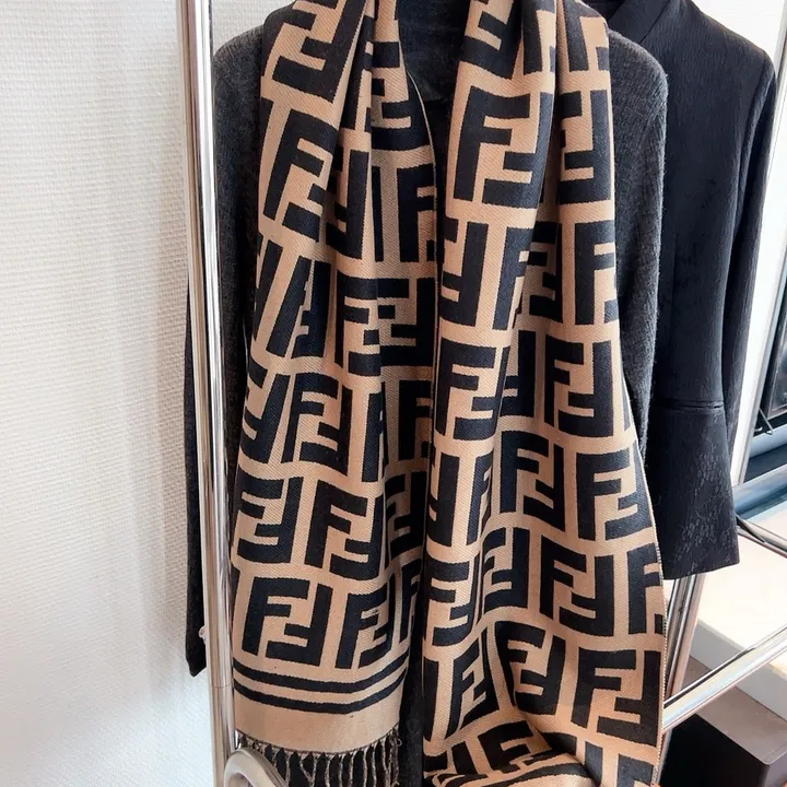 スーパーコピー フェンディ マフラー