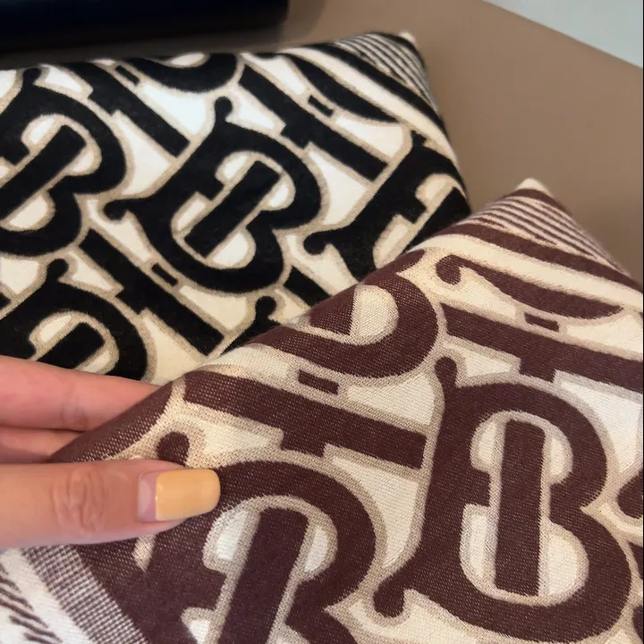 スーパーコピー バーバリー ス マフラー