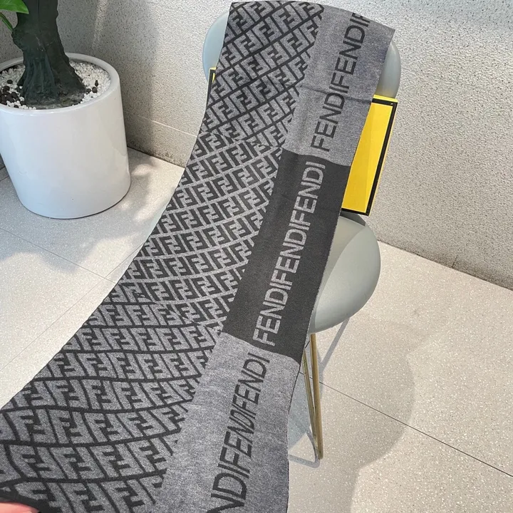 スーパーコピー フェンディ マフラー